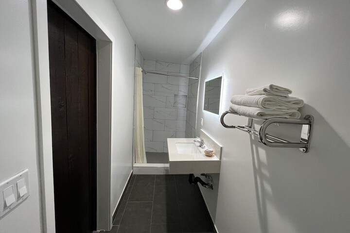 Room 9 of 20