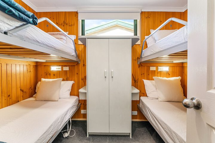 Room 34 of 211