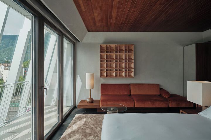 Room 9 of 42