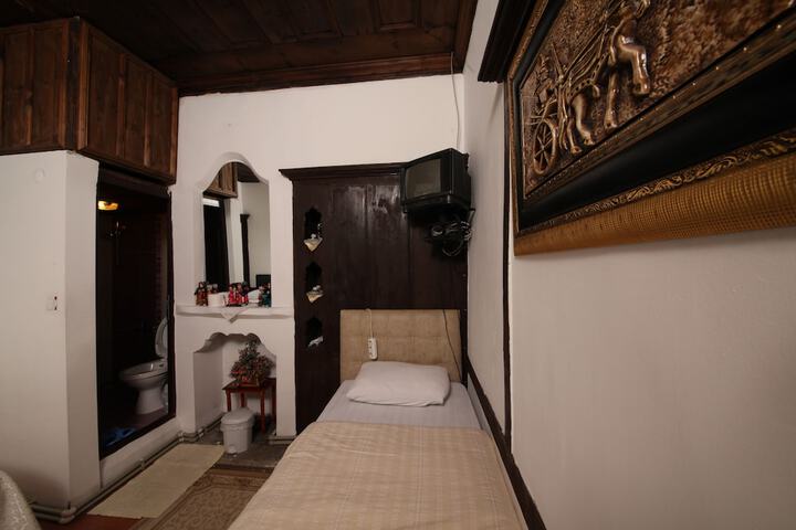 Room 7 of 46