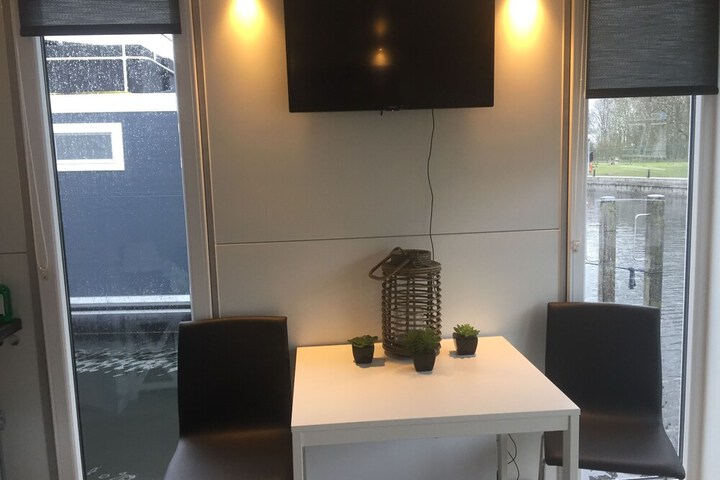 Room 8 of 50