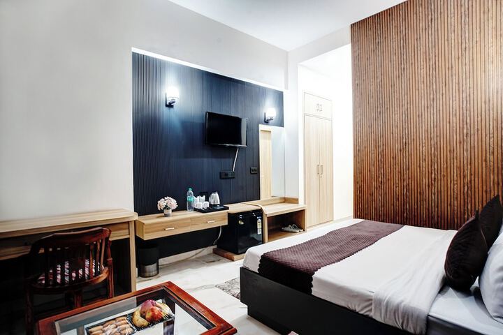 Room 30 of 49