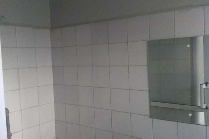 Room 10 of 16