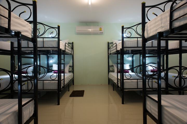 Room 6 of 30