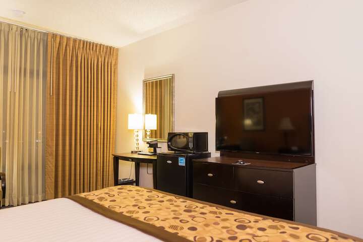 Executive King Bed (17 of 17)