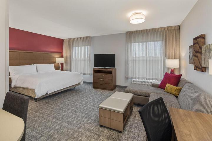 2 Bedroom Suite 1 King 2 Queen Accessible (13 of 22)
