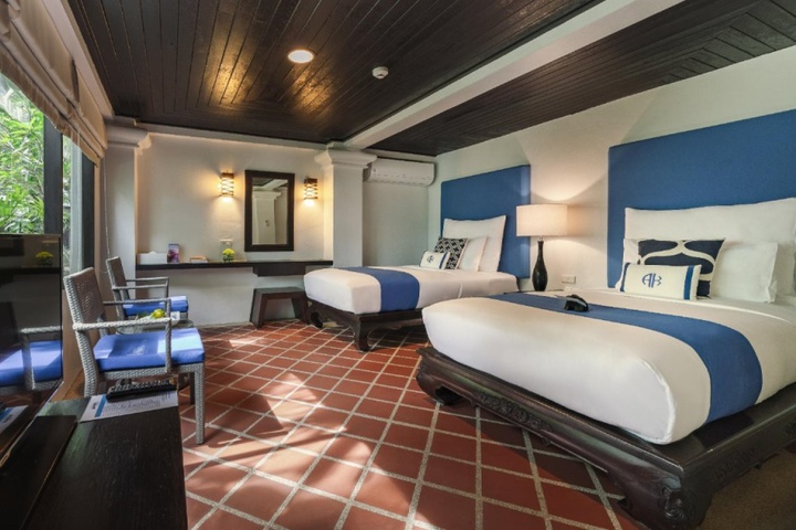 Room 4 of 25