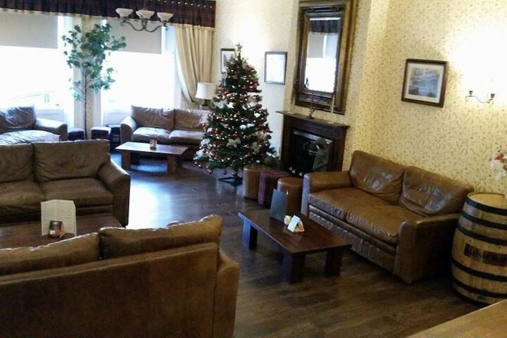 Lounge 23 of 31