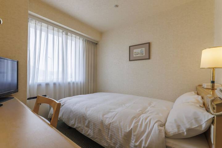 Room 8 of 35