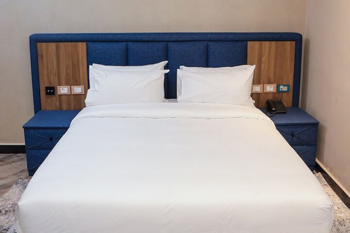 Room 8 of 25
