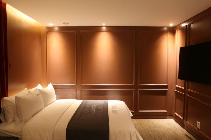 Room 7 of 32