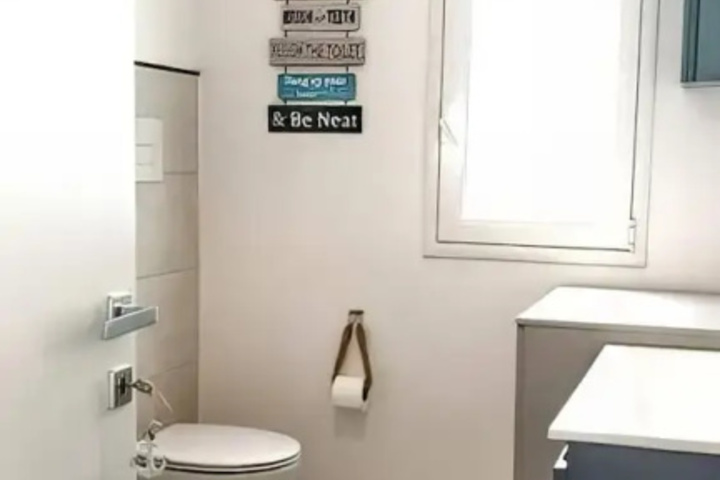 Room 6 of 19