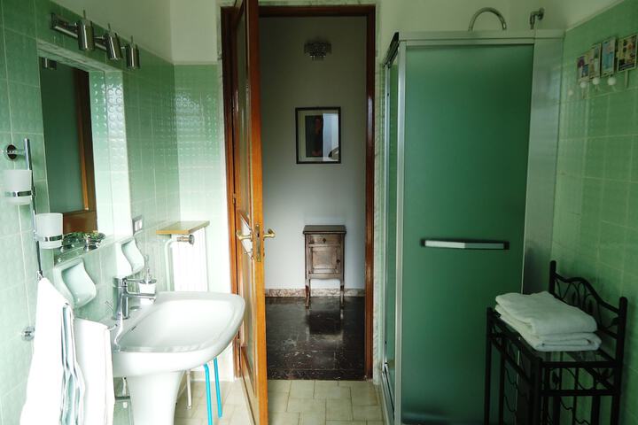 Room 23 of 48