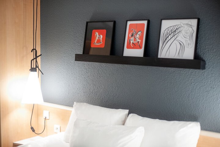 Room 10 of 92
