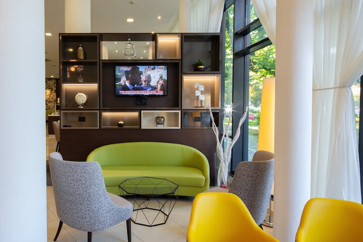 Entrance & Lobby