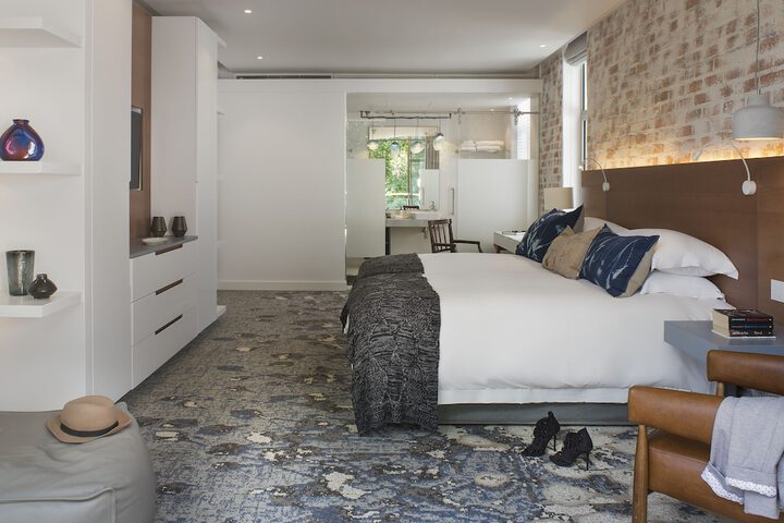 Room 15 of 108