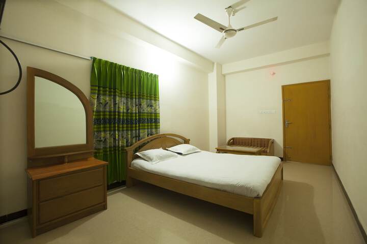 Room 8 of 9