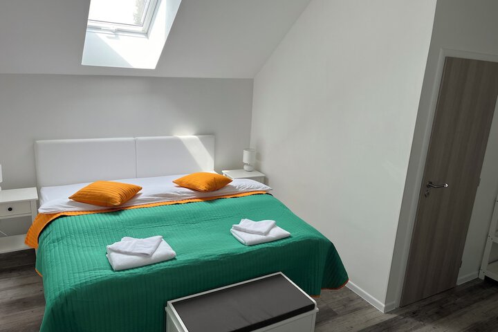Room 2 of 16