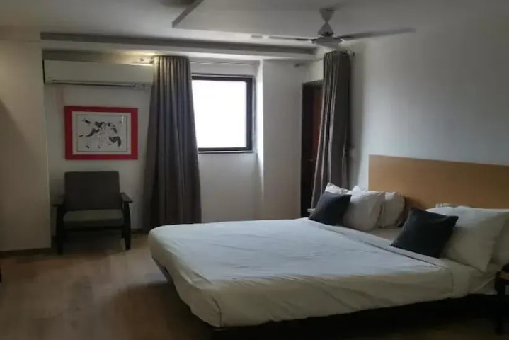 Room 5 of 17