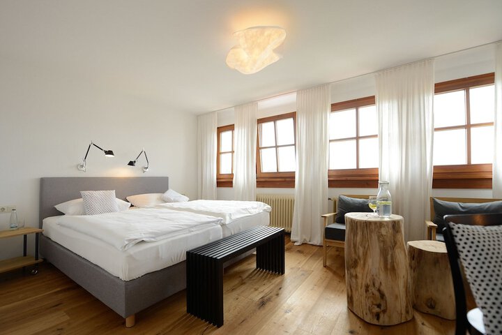 Room 16 of 395