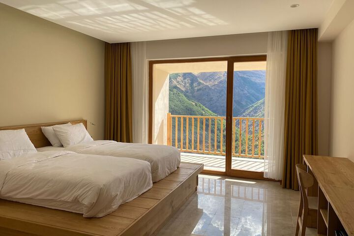 Room 4 of 19
