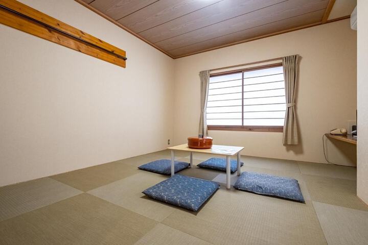 Room 12 of 74