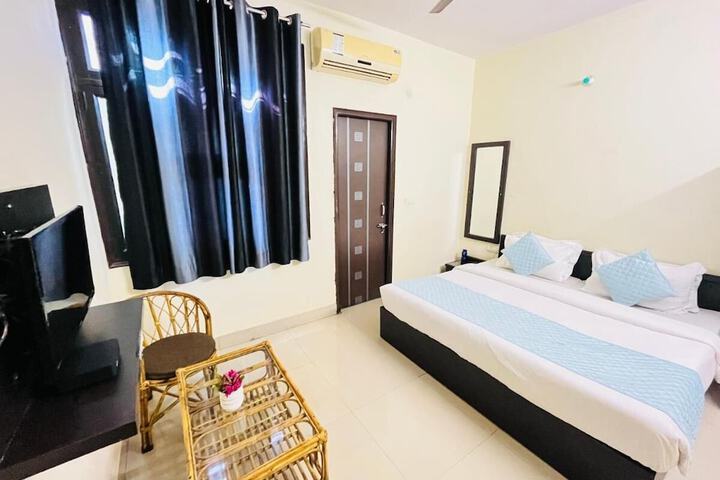 Room 10 of 21