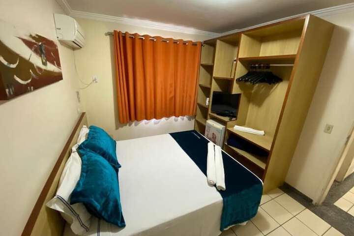 Room 2 of 10