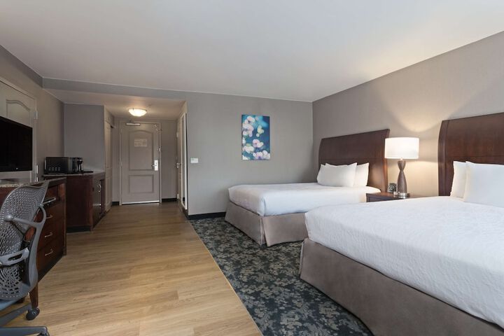 2 Queen Beds (2 of 10)