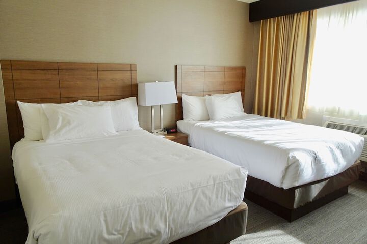 1 Queen Bed (7 of 15)