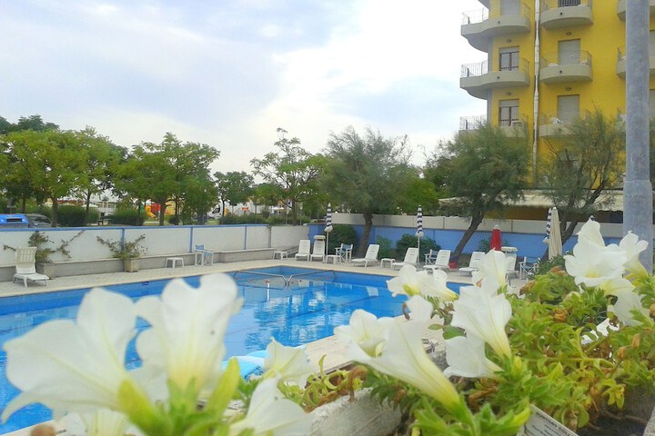 Hotel Pool