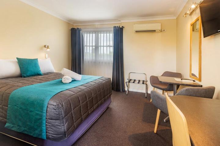 Room 6 of 35