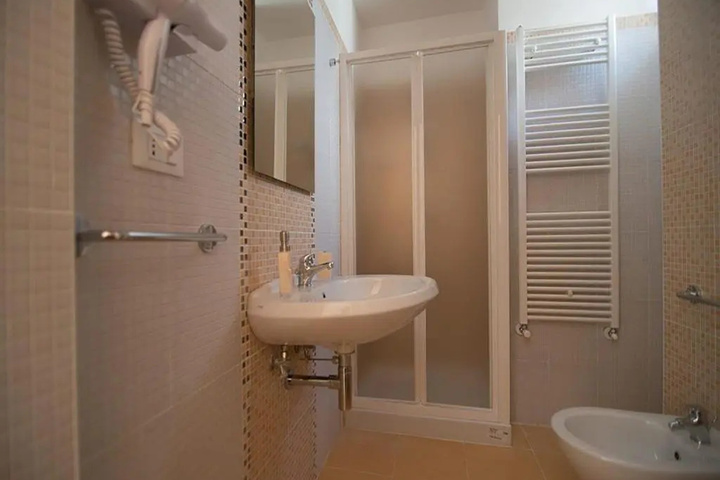 Room 9 of 20