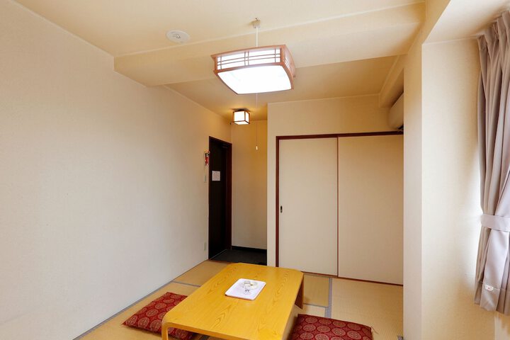 Room 27 of 64