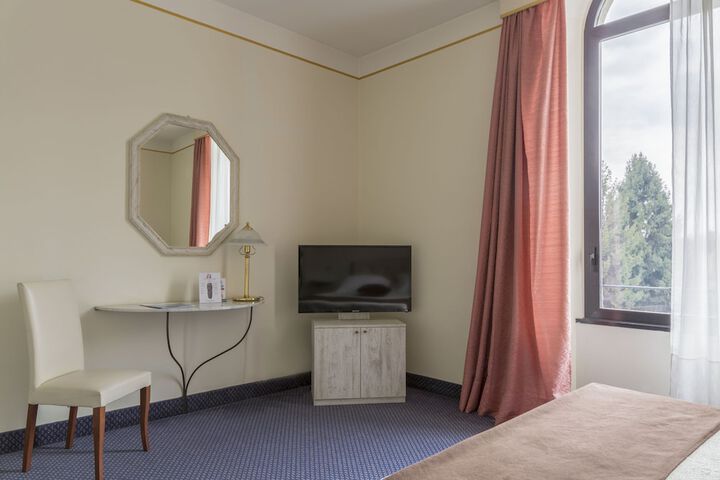 Room 17 of 54