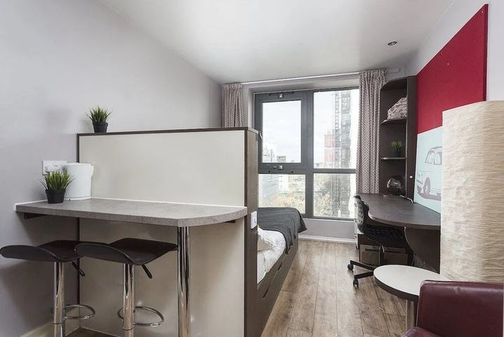 Room 4 of 25