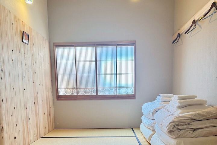 Room 19 of 48