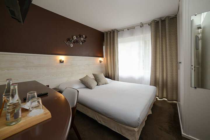 Room 3 of 32