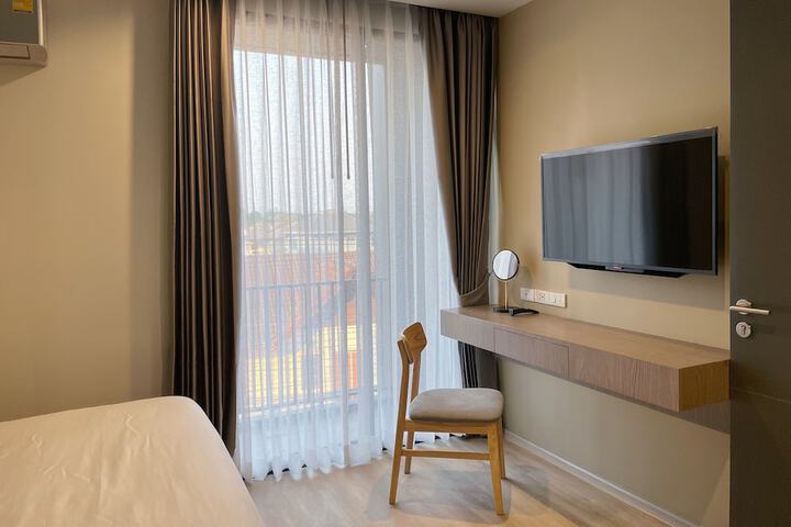 Room 6 of 80