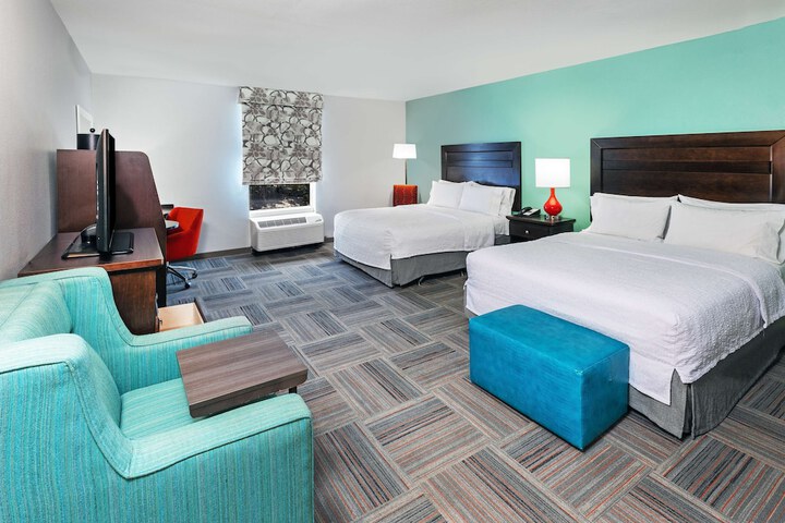 2 Queen Beds (5 of 9)
