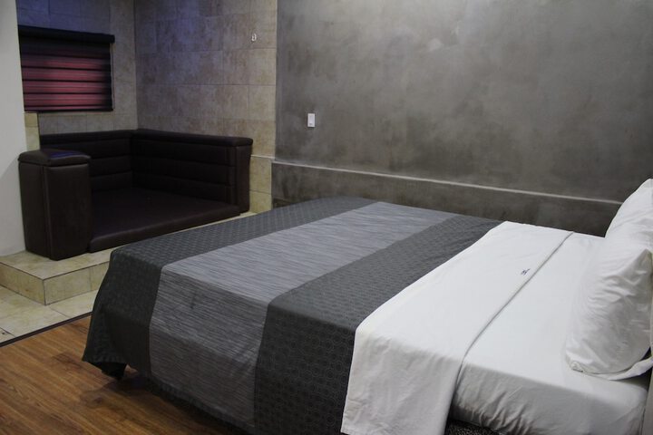 Standard | King Bed (7 of 13)