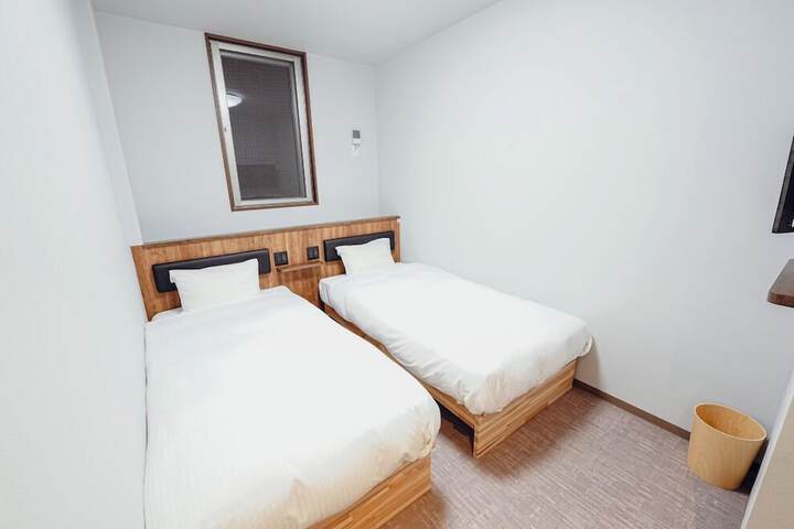 Room 4 of 22