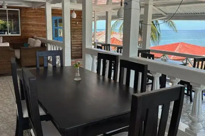 Dining 12 of 14