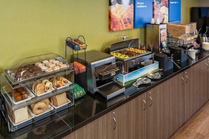 Breakfast/Coffee Service 31 of 36