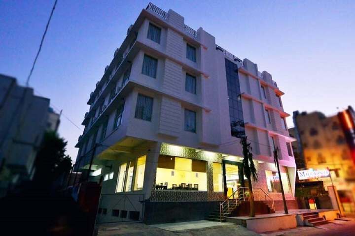 Front of property - evening/night