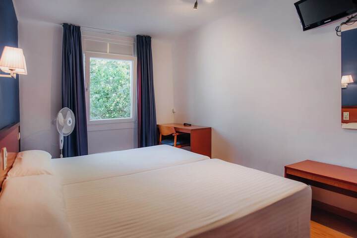 Room 4 of 81