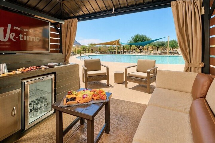 Pool Hotel