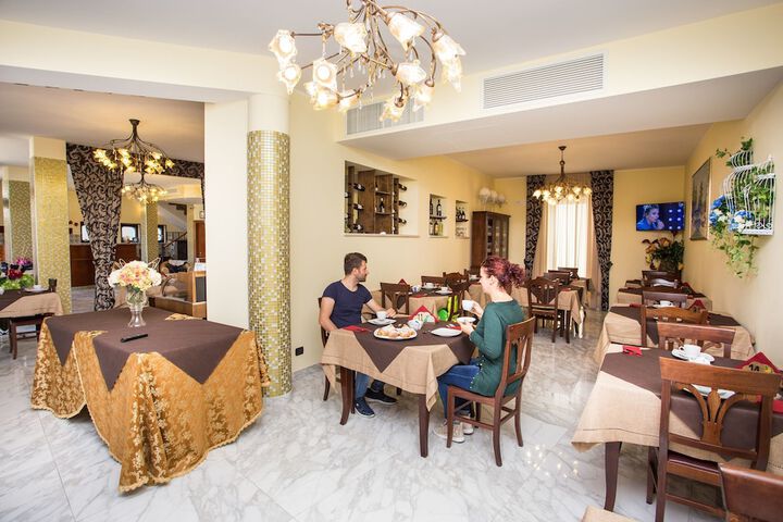 Dining 62 of 88