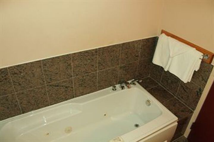 Hot Tub 28 of 42
