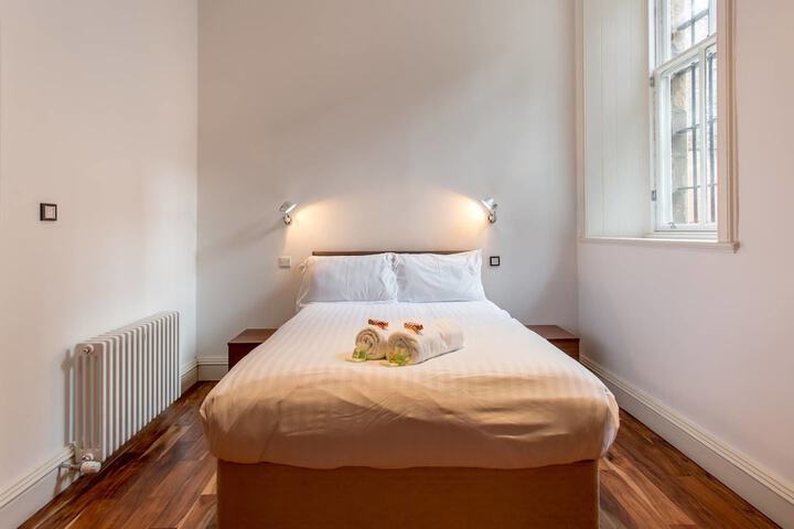 Room 3 of 37